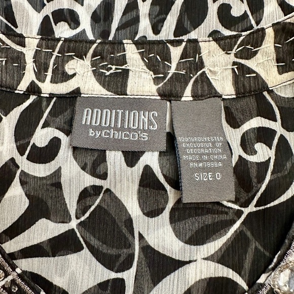 CHICO, NWOT, WOMENS SHEER TUNIC TOP WITH RHINESTONE, BEADED NECKLINE. SIZE 0 - Picture 6 of 7